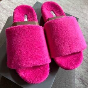 Vionic slippers, hot pink! Size 7.5